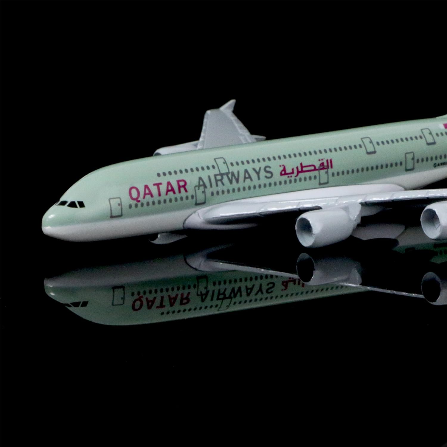 1:400 16cm エアバス A380 カタール航空 飛行 - Party Games Bus のレビューと価格